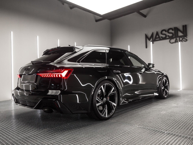 AUDI A6 RS 6 Avant TFSI quattro