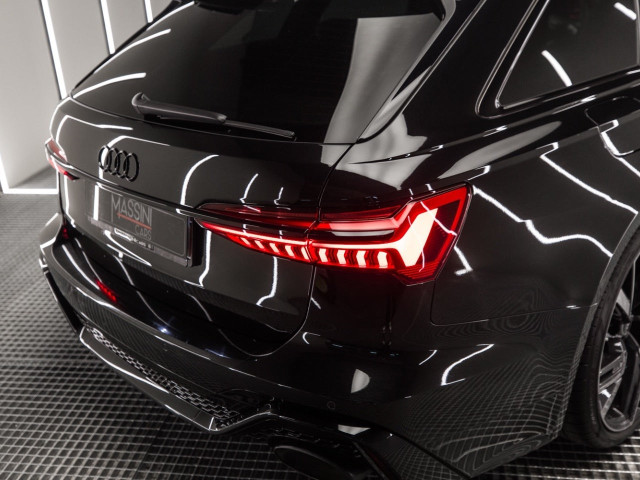 AUDI A6 RS 6 Avant TFSI quattro