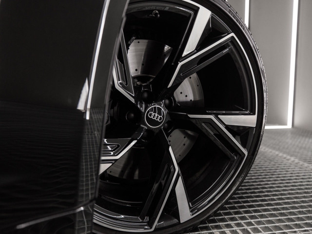 AUDI A6 RS 6 Avant TFSI quattro