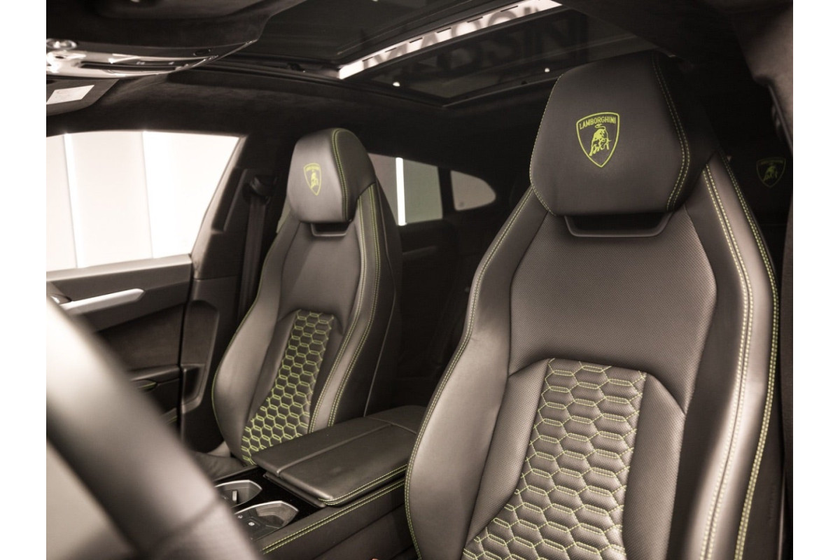 LAMBORGHINI URUS CARBONO 2