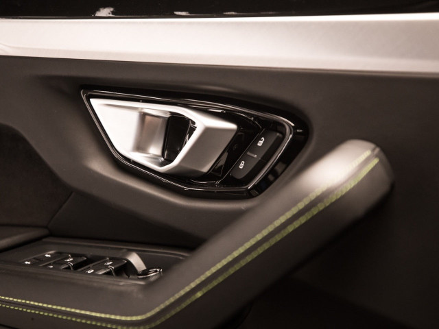 LAMBORGHINI URUS CARBONO