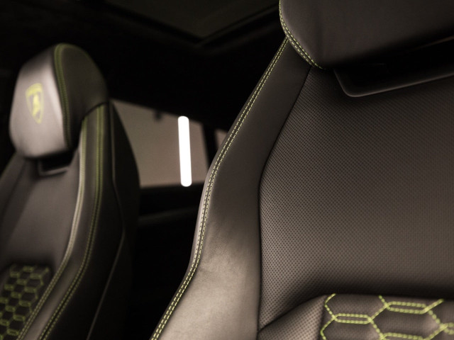 LAMBORGHINI URUS CARBONO