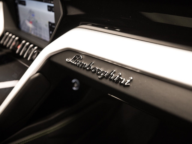 LAMBORGHINI URUS CARBONO