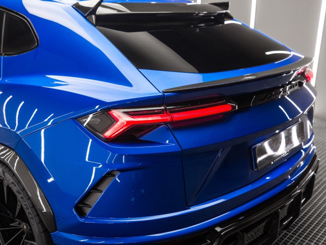 LAMBORGHINI URUS CARBONO