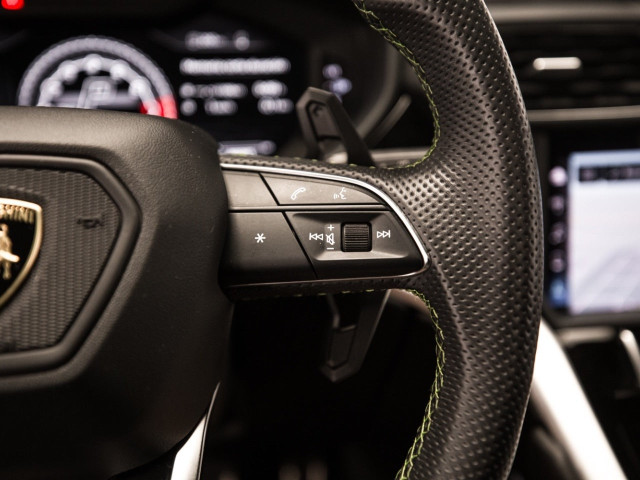LAMBORGHINI URUS CARBONO