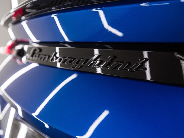 LAMBORGHINI URUS CARBONO