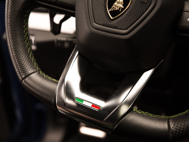 LAMBORGHINI URUS CARBONO