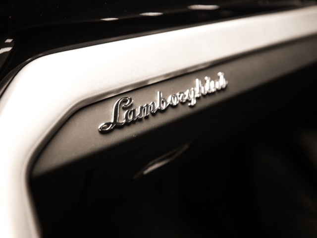 LAMBORGHINI URUS CARBONO