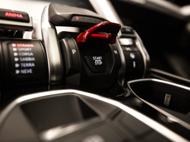 LAMBORGHINI URUS CARBONO