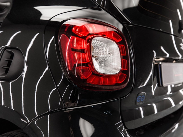 SMART fortwo EQ Ushuaia Limited Edition negro
