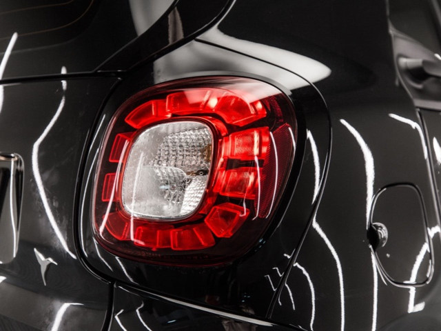 SMART fortwo EQ Ushuaia Limited Edition negro