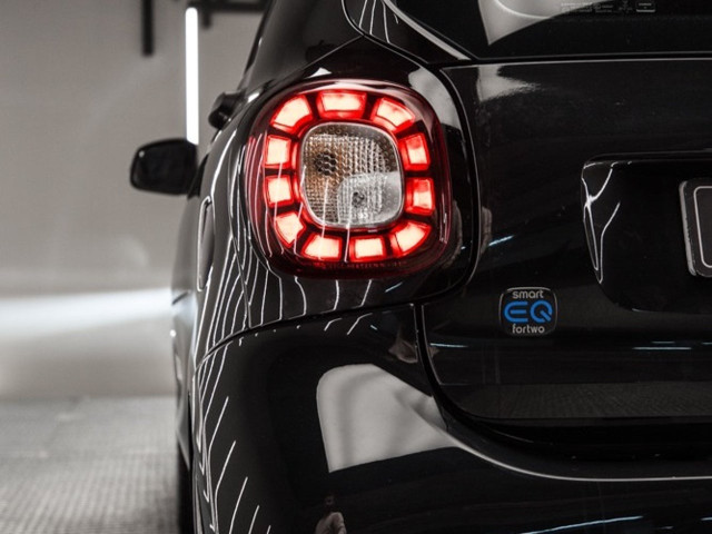SMART fortwo EQ Ushuaia Limited Edition negro