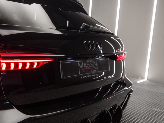AUDI A6 RS 6 Avant TFSI quattro