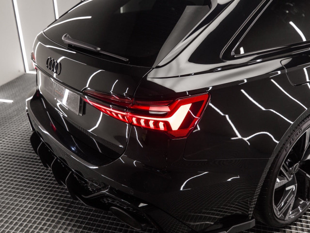 AUDI A6 RS 6 Avant TFSI quattro