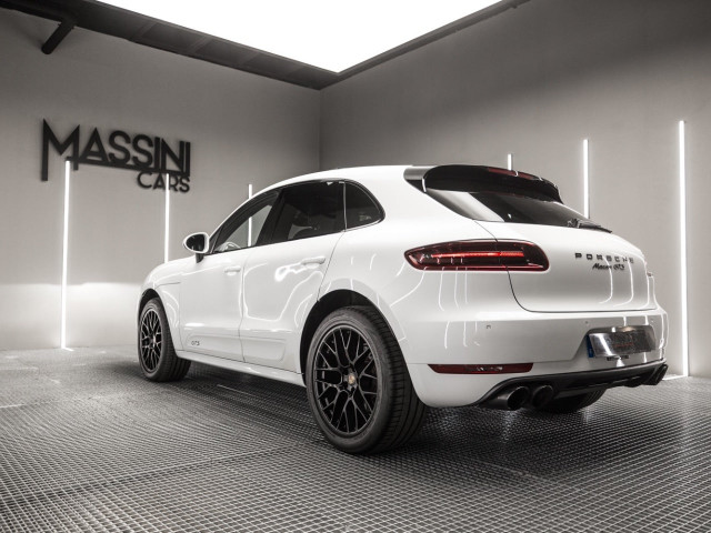 PORSCHE Macan GTS