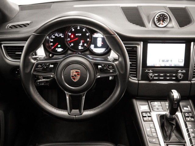 PORSCHE Macan GTS