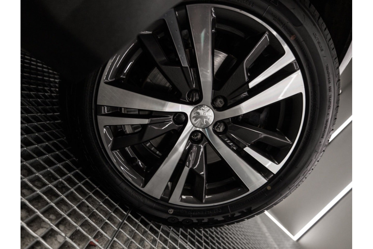 PEUGEOT 3008 Hybrid 225... 2