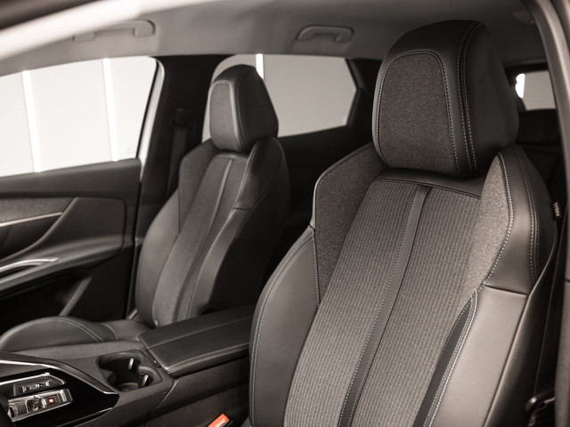 PEUGEOT 3008 Hybrid 225 eEAT8 Allure Pack