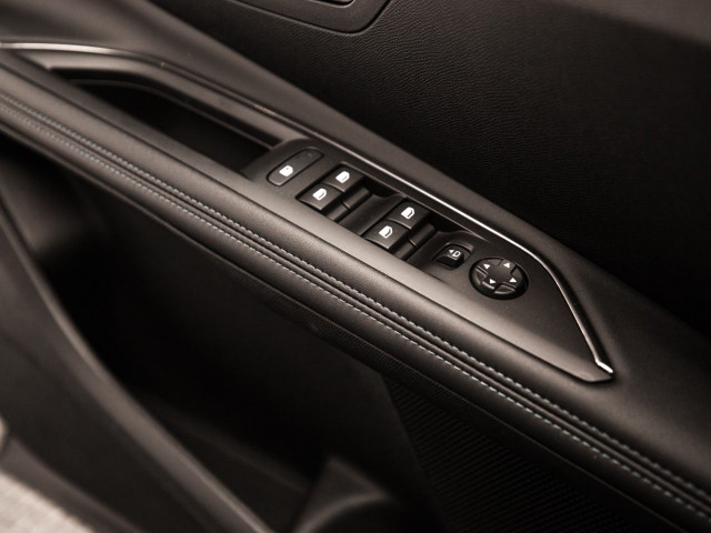 PEUGEOT 3008 Hybrid 225 eEAT8 Allure Pack