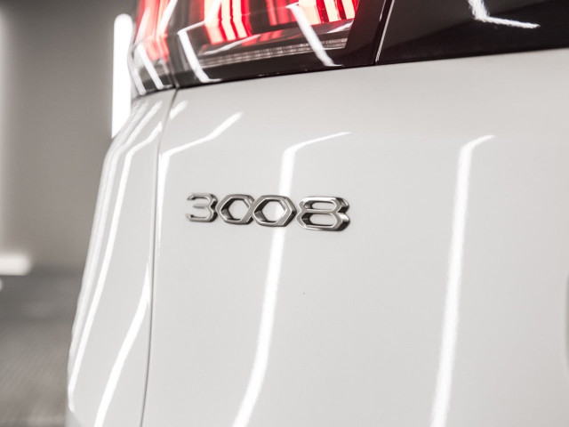 PEUGEOT 3008 Hybrid 225 eEAT8 Allure Pack