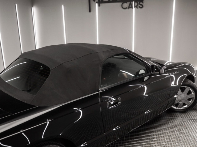 FORD THUNDERBIRD V8