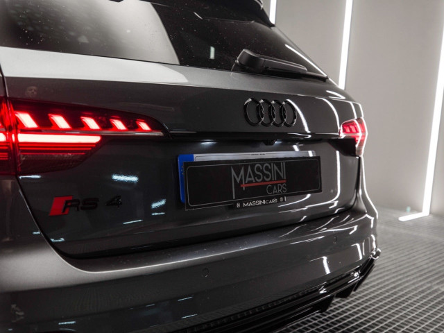AUDI A4 RS4 Avant Competit Plus TFS 331 kW tiptr