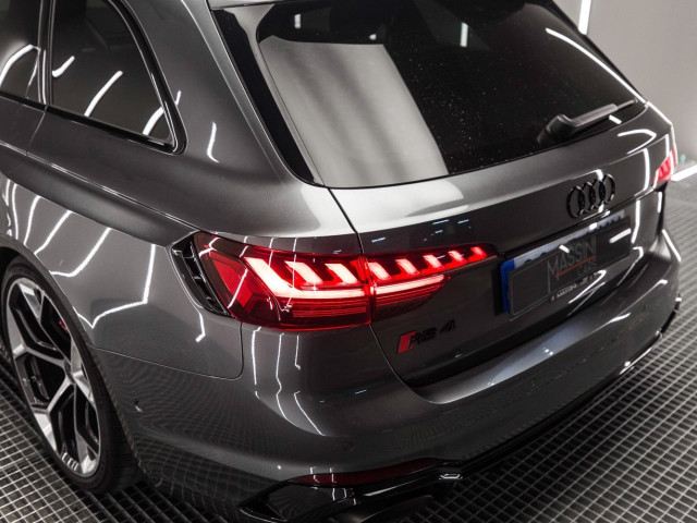 AUDI A4 RS4 Avant Competit Plus TFS 331 kW tiptr