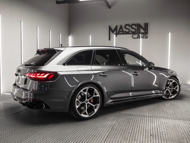 AUDI A4 RS4 Avant Competit Plus TFS 331 kW tiptr