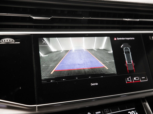 AUDI Q8 45 TDI 170kW Black Line Plus quattro tip