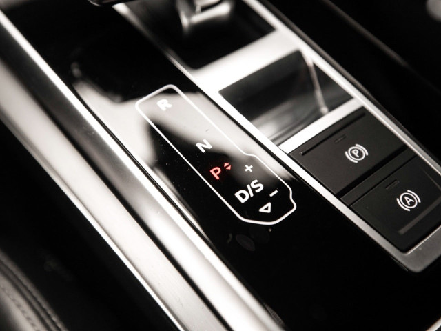 AUDI Q8 45 TDI 170kW Black Line Plus quattro tip