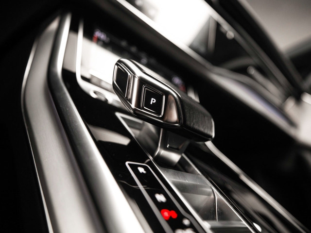AUDI Q8 45 TDI 170kW Black Line Plus quattro tip