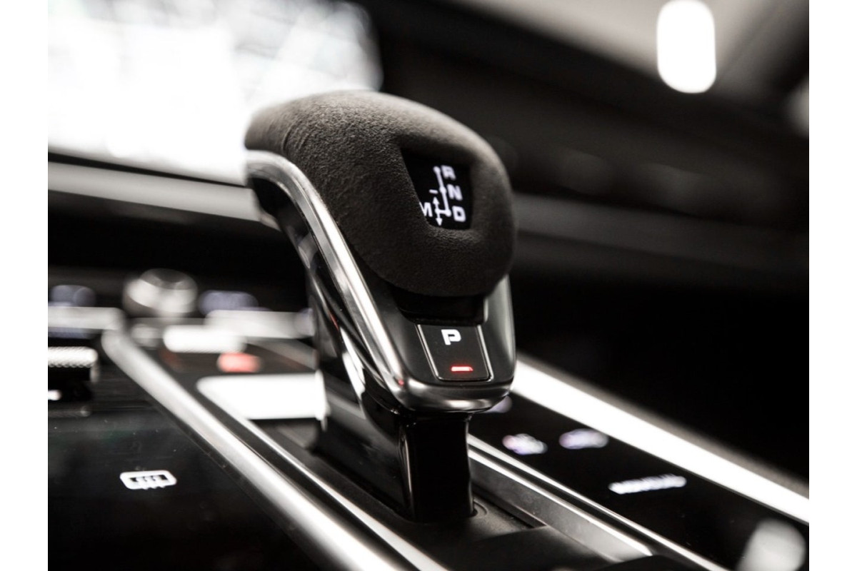 PORSCHE Panamera 4 EHybrid... 2