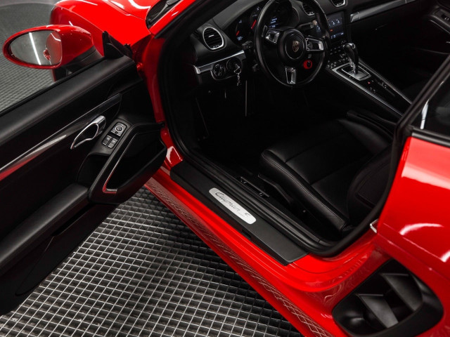 PORSCHE Cayman S