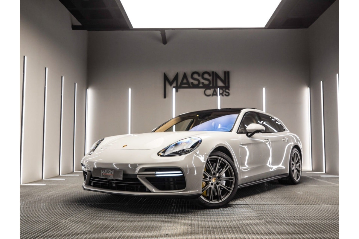 PORSCHE Panamera Turbo S...