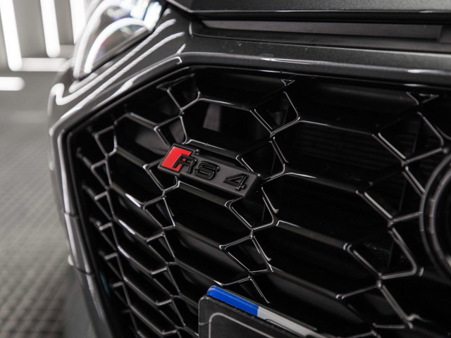 AUDI A4 RS4 Avant Competit Plus TFS 331 kW tiptr