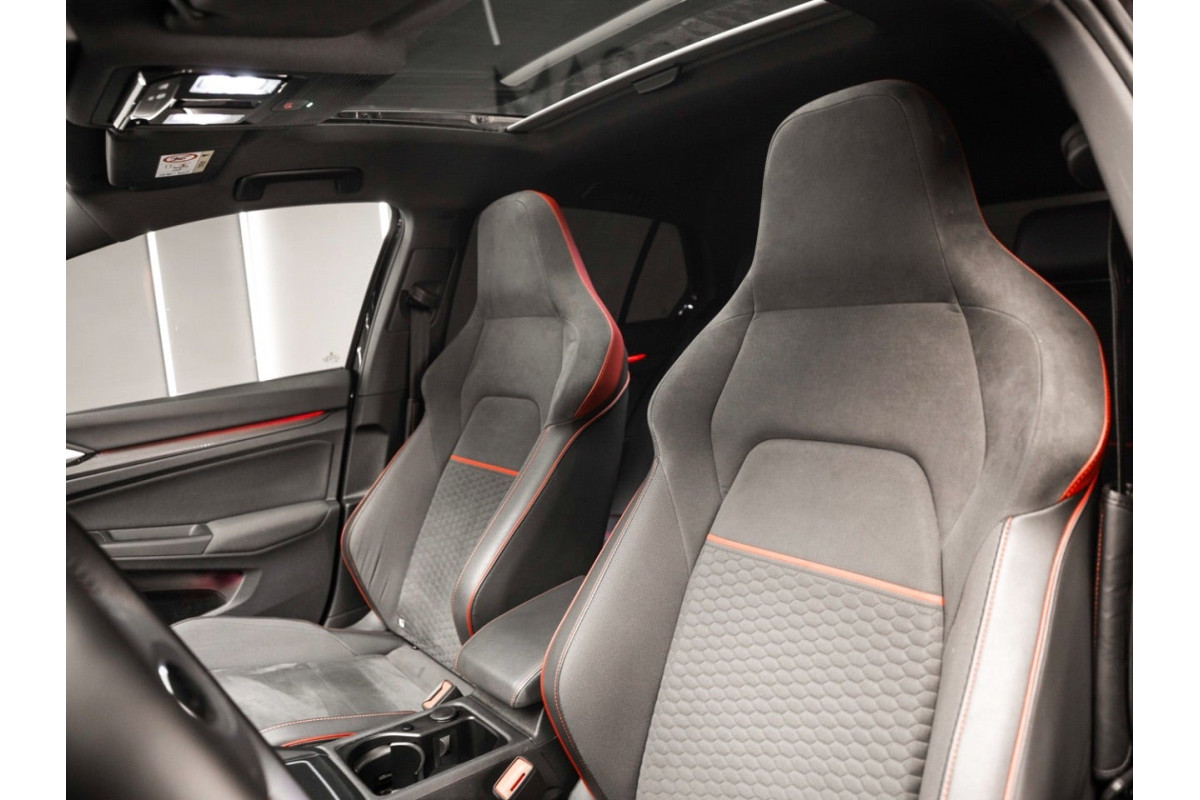 VOLKSWAGEN Golf GTI... 2