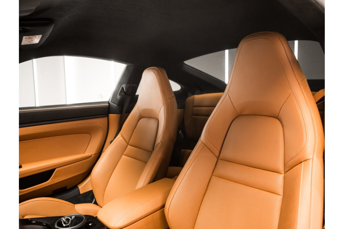 PORSCHE 911 Carrera GTS Coupe 2