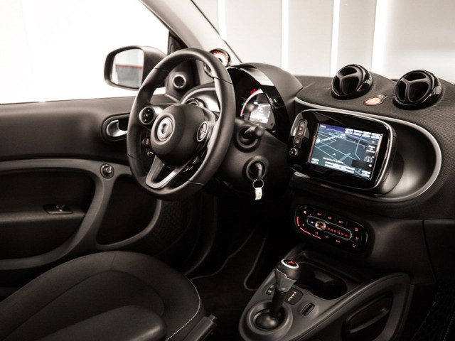 SMART fortwo EQ Ushuaia Limited Edition negro