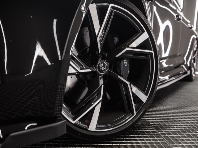 AUDI A6 RS 6 Avant TFSI quattro