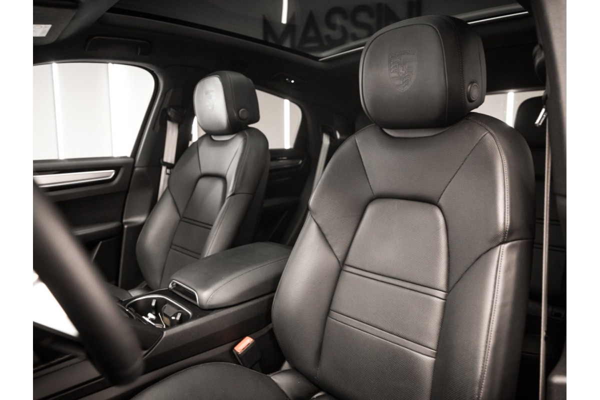 PORSCHE Cayenne Coupe... 2