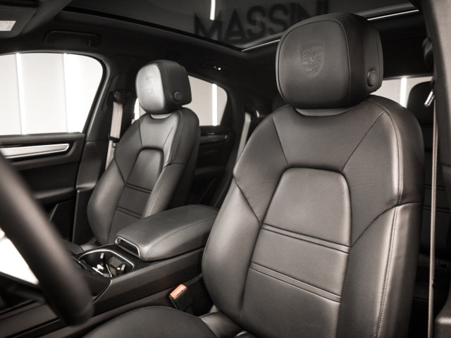 PORSCHE Cayenne Coupe Platinum Edition
