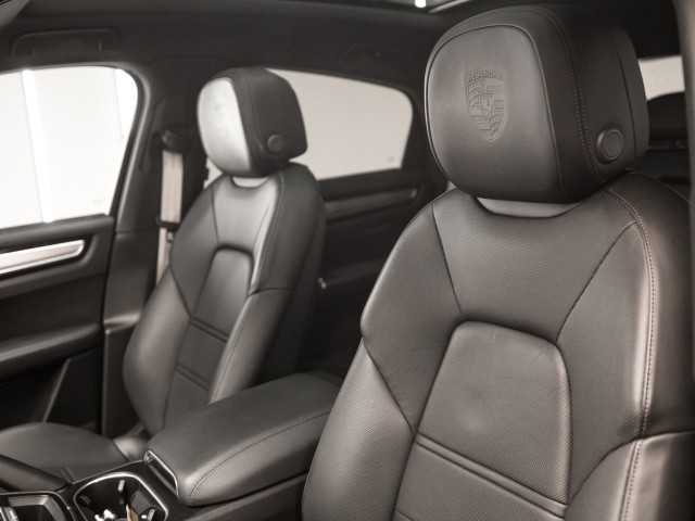 PORSCHE Cayenne Coupe Platinum Edition