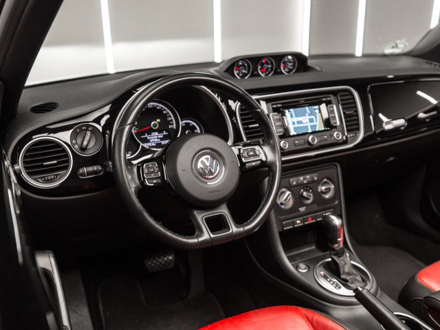 VOLKSWAGEN Beetle Cabrio 1.4 TSI 160cv DSG Design