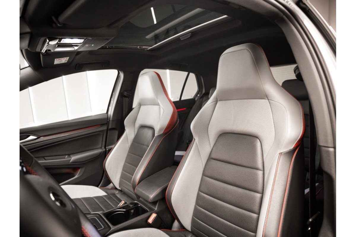VOLKSWAGEN Golf GTI... 2