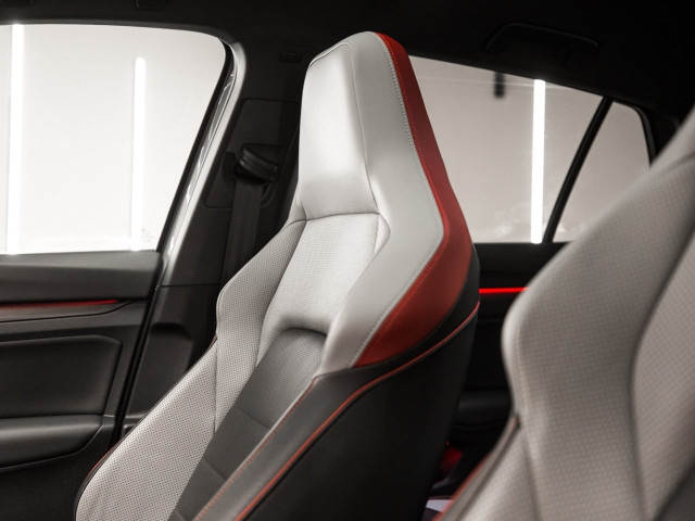 VOLKSWAGEN Golf GTI Clubsport 2.0 TSI 221kW 300CV DSG