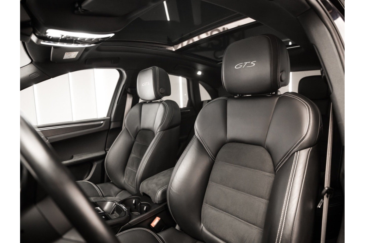 PORSCHE Macan GTS 2