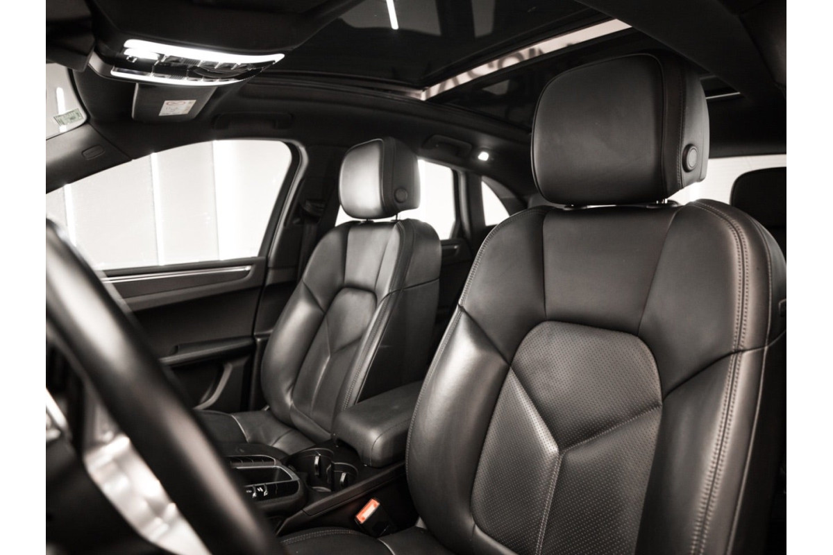 PORSCHE Macan 2