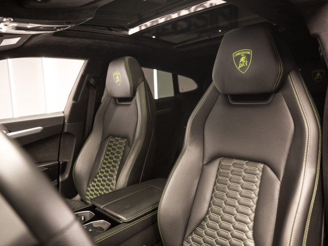 LAMBORGHINI URUS CARBONO