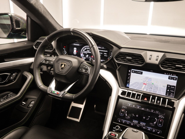 LAMBORGHINI URUS CARBONO