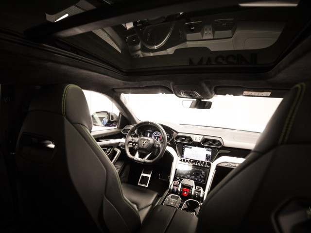 LAMBORGHINI URUS CARBONO